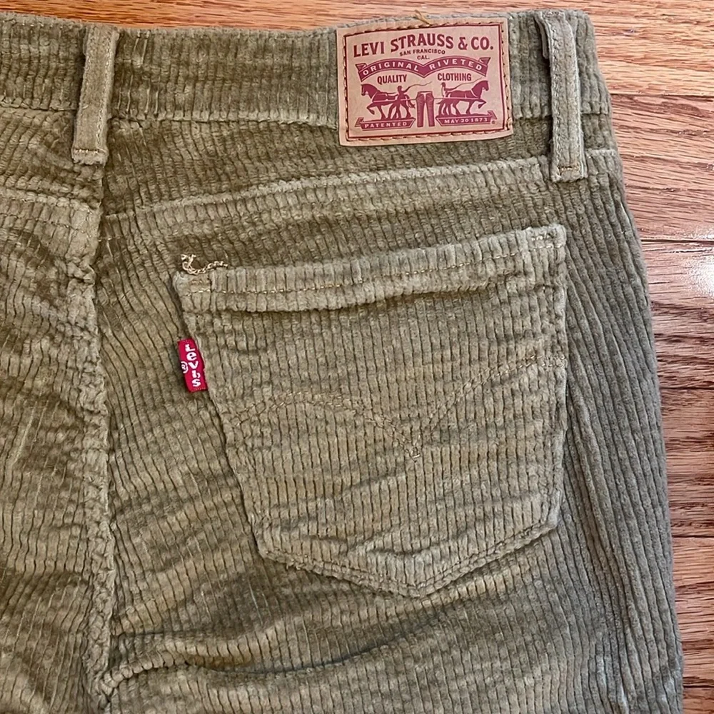 NWOT Levi’s Corduroy Skinny Pants
